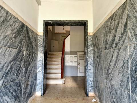 Prédio na Amadora, com 6 frações de habitação para rentabilidade