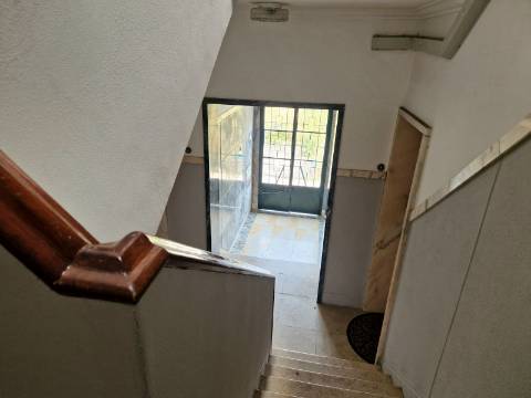 Prédio na Amadora, com 6 frações de habitação para rentabilidade
