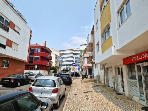 Prédio na Amadora, com 6 frações de habitação para rentabilidade