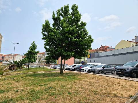 Prédio na Amadora, com 6 frações de habitação para rentabilidade