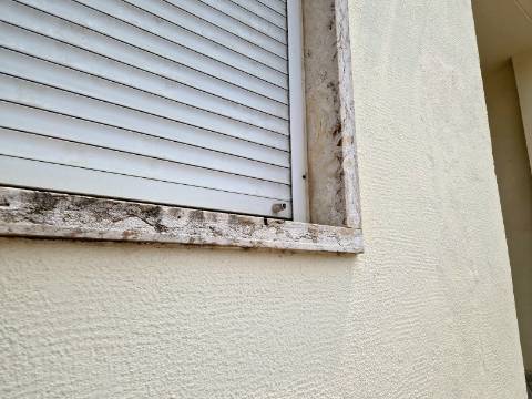 Prédio em Rio de Mouro, com 8 frações de habitação para rentabilidade