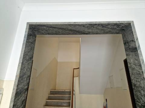 Prédio reabilitado em Alverca para rendimento