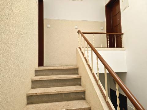 Prédio reabilitado em Alverca para rendimento