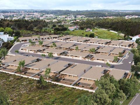 Moradia V2 com piscina no Nadadouro