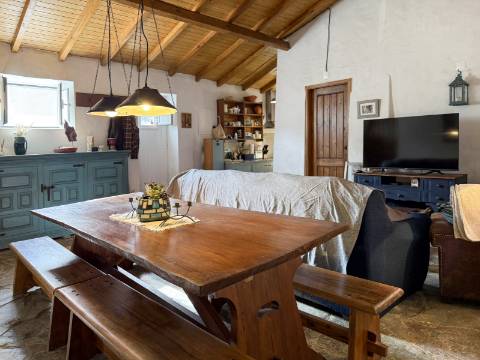 Quintinha com Moradia Típica Alentejana com 3 quartos