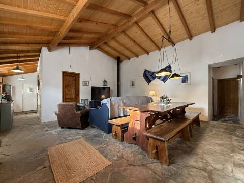 Quintinha com Moradia Típica Alentejana com 3 quartos