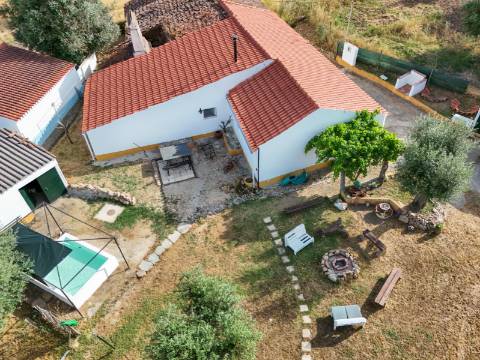 Quintinha com Moradia Típica Alentejana com 3 quartos