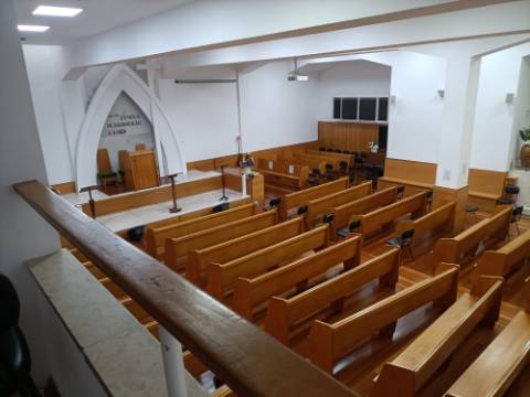 Espaço comercial amplo e versátil na Rua Filipe Folque