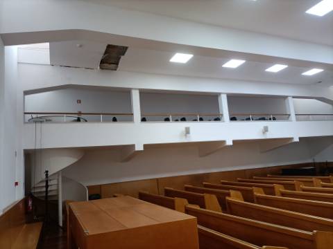 Espaço comercial amplo e versátil na Rua Filipe Folque