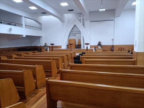 Espaço comercial amplo e versátil na Rua Filipe Folque