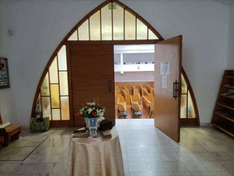 Espaço comercial amplo e versátil na Rua Filipe Folque