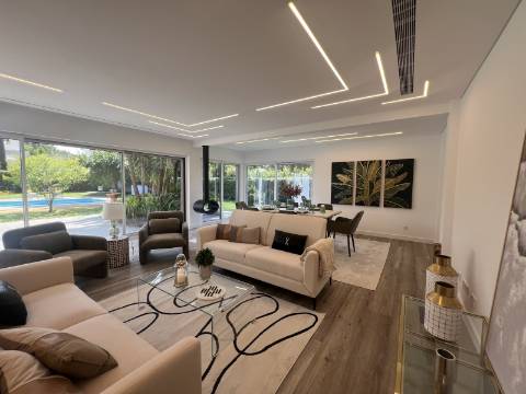 Moradia exclusiva V4 térrea na prestigiada Herdade da Aroeira