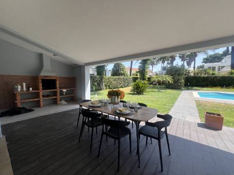 Moradia exclusiva V4 térrea na prestigiada Herdade da Aroeira