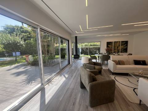 Moradia exclusiva V4 térrea na prestigiada Herdade da Aroeira