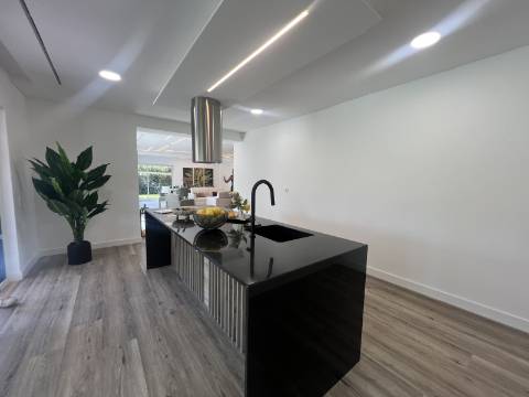 Moradia exclusiva V4 térrea na prestigiada Herdade da Aroeira