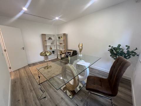 Moradia exclusiva V4 térrea na prestigiada Herdade da Aroeira