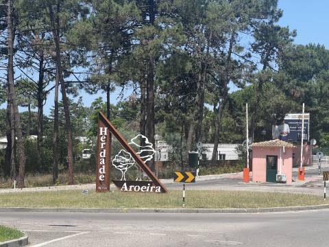 Moradia exclusiva V4 térrea na prestigiada Herdade da Aroeira