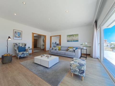 Moradia V5 Contemporânea frente ao Oceano Atlântico