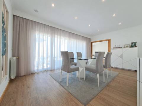 Moradia V5 Contemporânea frente ao Oceano Atlântico