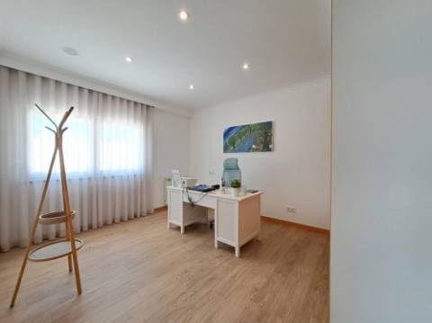 Moradia V5 Contemporânea frente ao Oceano Atlântico