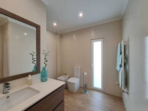 Moradia V5 Contemporânea frente ao Oceano Atlântico