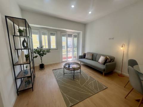 Apartamento T3 luminoso e a estrear a poucos minutos da Graça