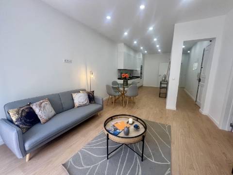 Apartamento T3 luminoso e a estrear a poucos minutos da Graça