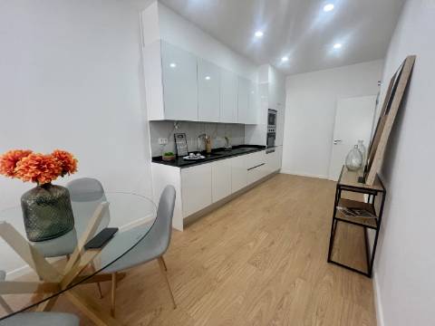 Apartamento T3 luminoso e a estrear a poucos minutos da Graça