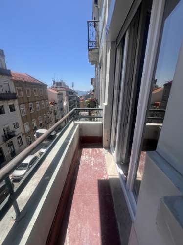 Apartamento T3 luminoso e a estrear a poucos minutos da Graça