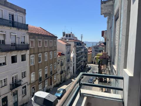 Apartamento T3 luminoso e a estrear a poucos minutos da Graça