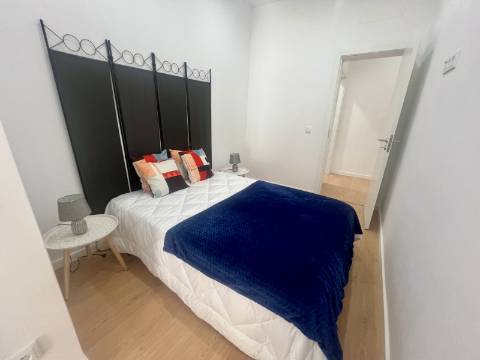 Apartamento T3 luminoso e a estrear a poucos minutos da Graça