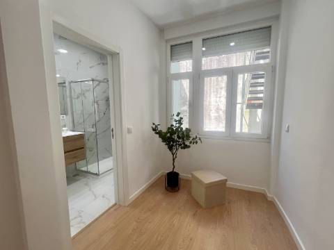 Apartamento T3 luminoso e a estrear a poucos minutos da Graça