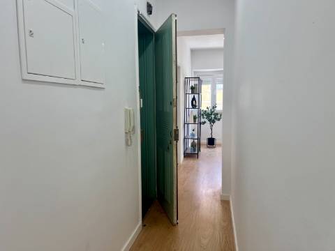 Apartamento T3 luminoso e a estrear a poucos minutos da Graça