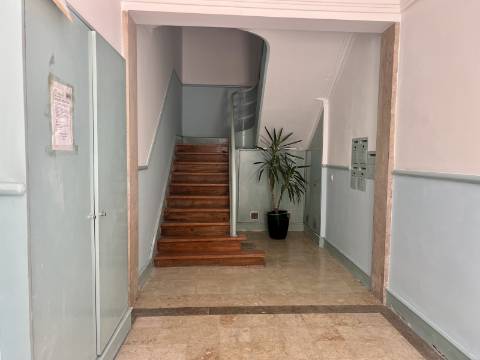 Apartamento T3 luminoso e a estrear a poucos minutos da Graça