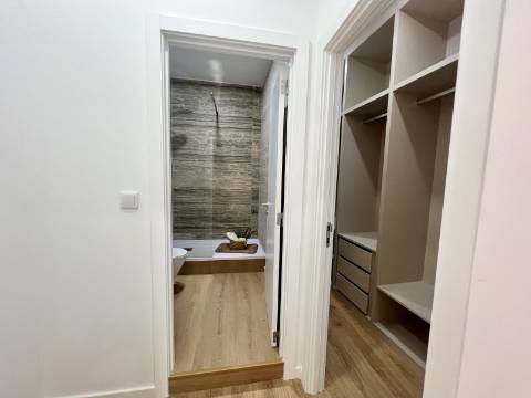 Apartamento T3 luminoso e a estrear a poucos minutos da Graça