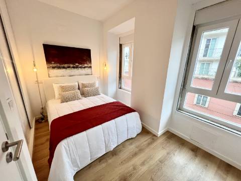 Apartamento T3 luminoso e a estrear a poucos minutos da Graça