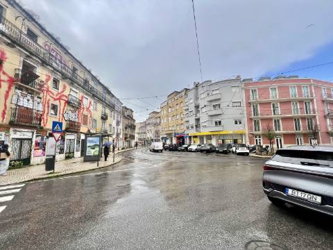 Apartamento T3 luminoso e a estrear a poucos minutos da Graça