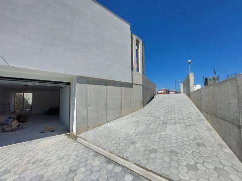Moradia V4 com piscina perto da Lagoa de Óbidos