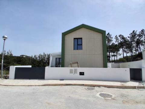 Moradia V4 com piscina perto da Lagoa de Óbidos