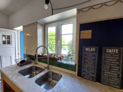 Charme com toque de luxo - Moradia V4 de 2 pisos com jardim em Reguengo da Parada