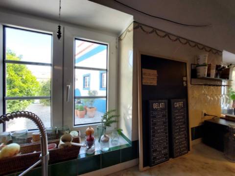 Charme com toque de luxo - Moradia V4 de 2 pisos com jardim em Reguengo da Parada