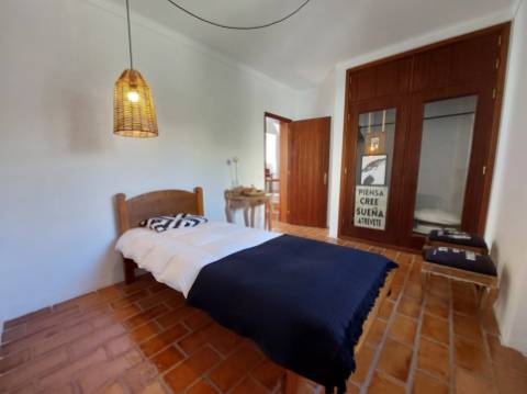 Charme com toque de luxo - Moradia V4 de 2 pisos com jardim em Reguengo da Parada