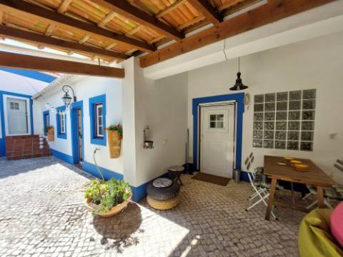 Charme com toque de luxo - Moradia V4 de 2 pisos com jardim em Reguengo da Parada