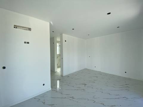 Moradia V2 com jardim a 5 minutos das praias