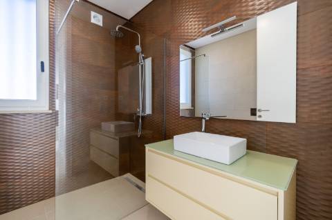 Moradia V3 com piscina e garagem a 5 minutos das praias