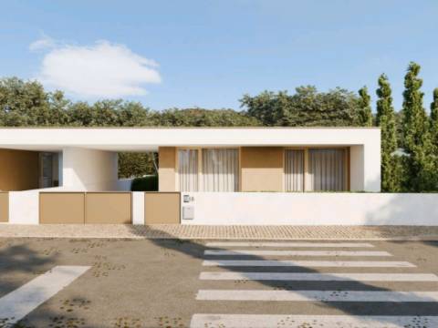 Moradia V3 com piscina em zona histórica