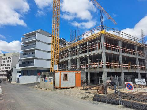 T2 Novo com varanda e garagem bem localizado em Leiria