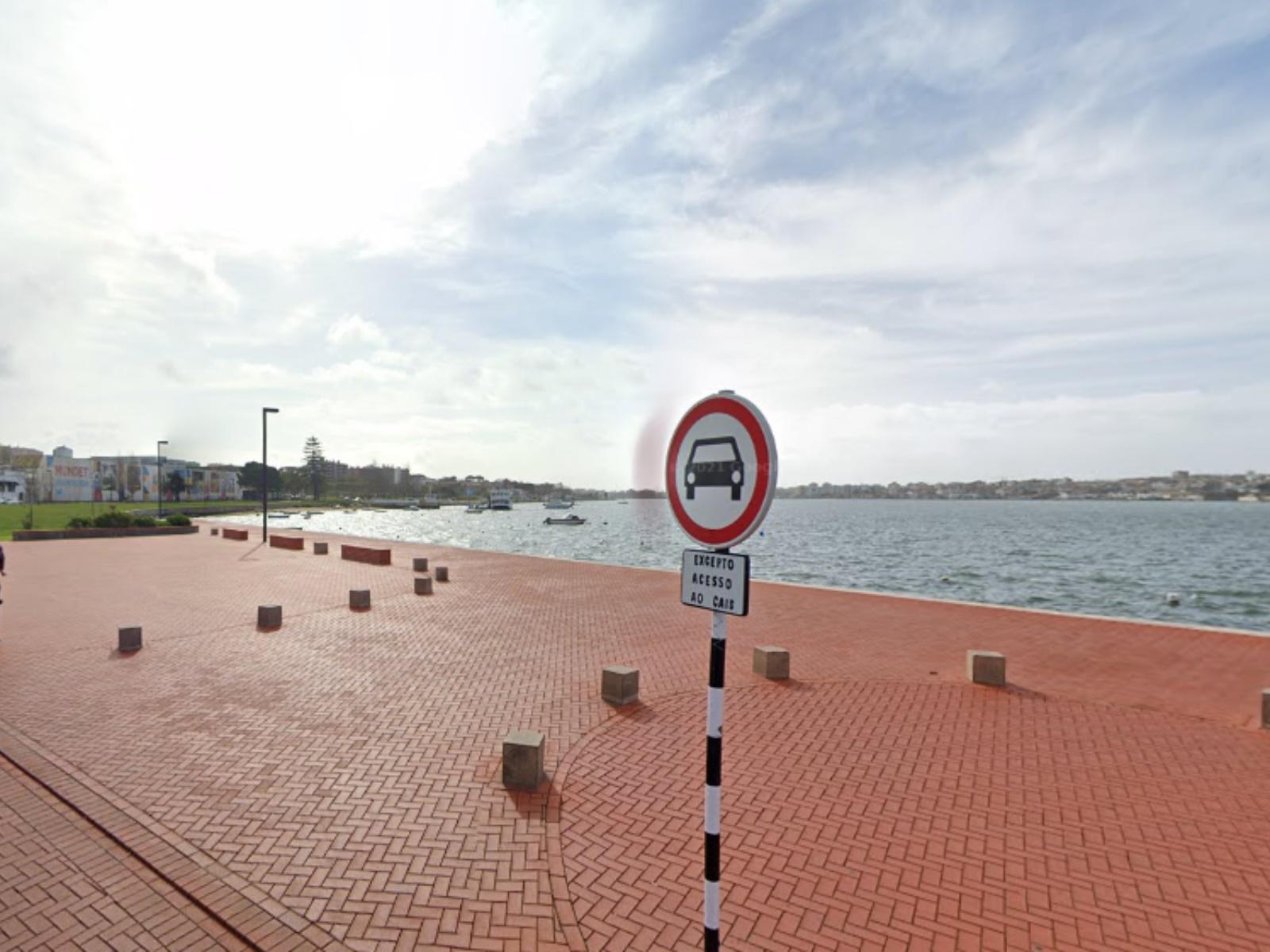 Transforme história em rentabilidade Prédio para reconstrução a poucos metros do passadiço à beira rio no Seixal