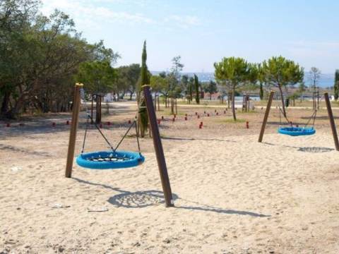 Transforme história em rentabilidade Prédio para reconstrução a poucos metros do passadiço à beira rio no Seixal