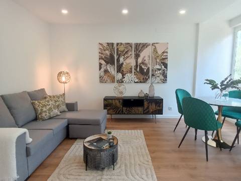 Oportunidade única em Benfica - apartamento T3 com logradouro, em remodelação total